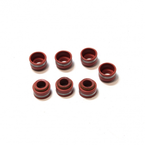 Маслосъемный колпачок ( манжета клапнов ) Д-240 ( КРАСНЫЙ, ПРУЖИННОЕ КОЛЬЦО ) - 1