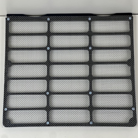 Решетка капота верхняя (МТЗ) - 1